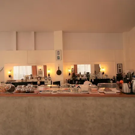Adams 2* Athen