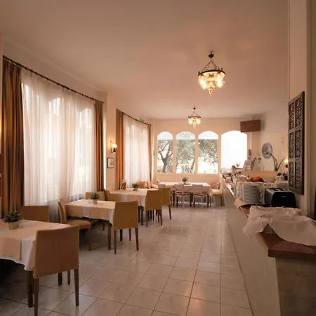 Hotel Adams Atena